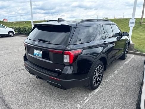 Used 2025 Ford Explorer ST-Line AWD/4WD image 4