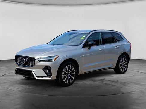 Used 2025 Volvo XC60 B5 Plus AWD/4WD image 3