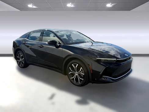 Used 2025 Toyota Crown XLE image 7