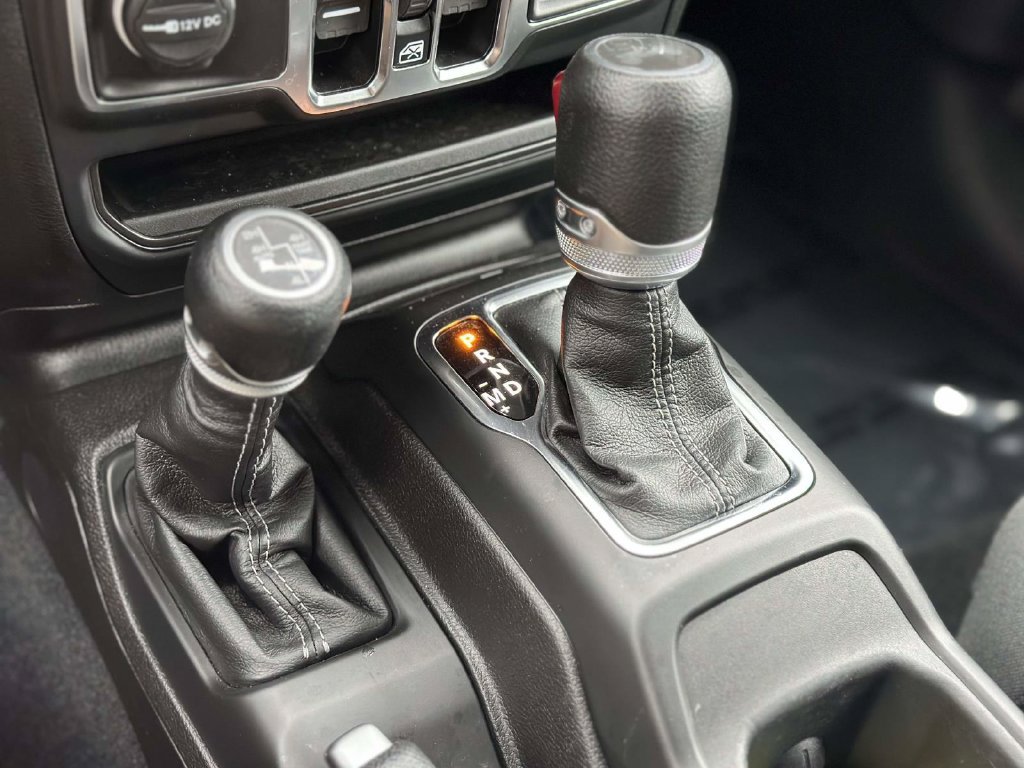 Used 2024 Jeep Wrangler Unlimited w/ Convenience Group AWD/4WD image 21