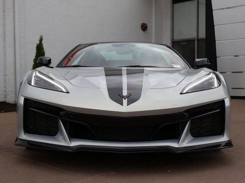 Used 2024 Chevrolet Corvette Z06 RWD image 2