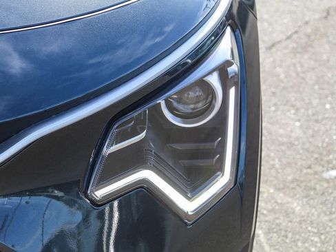 Certified 2025 Kia Niro EX FWD image 5