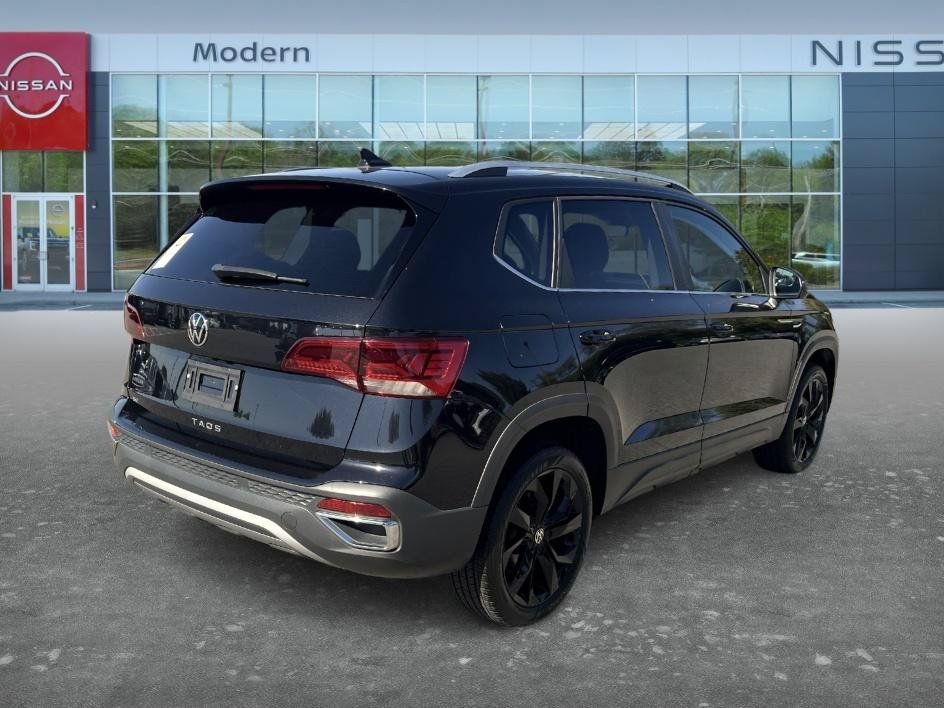 Used 2023 Volkswagen Taos SE w/ Black Wheel Package FWD image 5