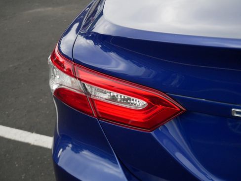 Used 2018 Toyota Camry LE w/ Convenience Package FWD image 17