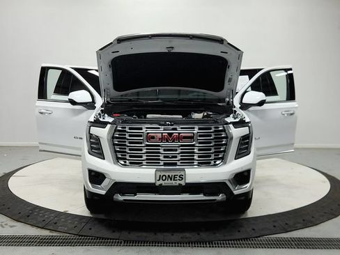 Used 2025 GMC Yukon XL Denali AWD/4WD image 11