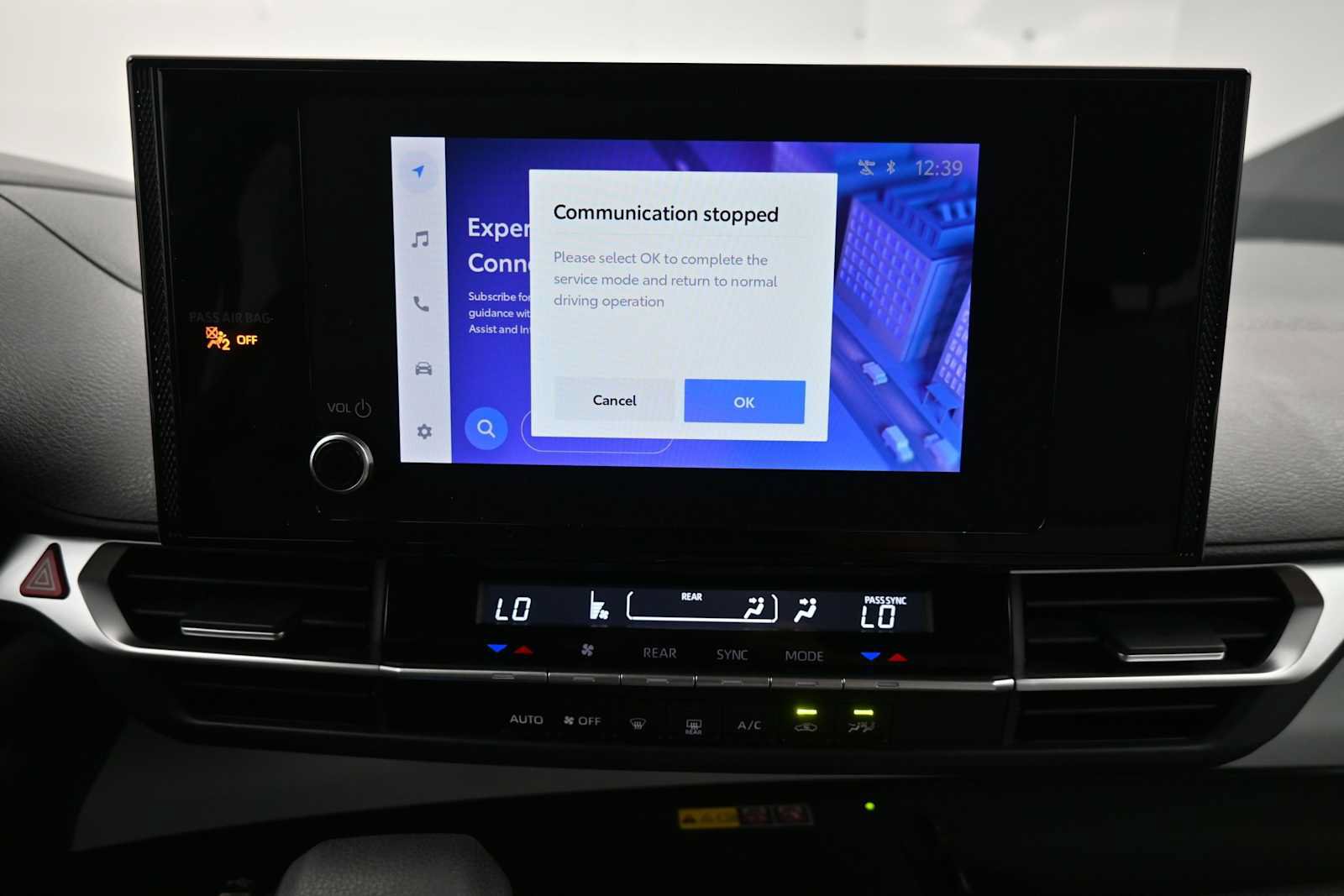Certified 2025 Toyota Sienna LE FWD image 17