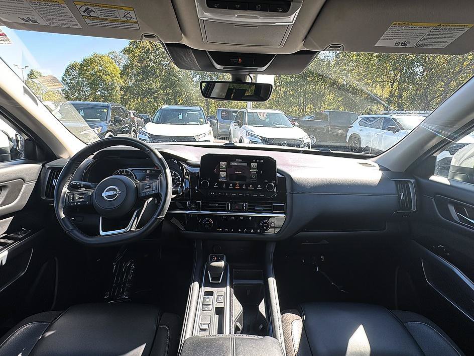 Certified 2025 Nissan Pathfinder SL FWD image 28