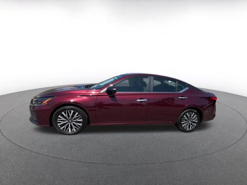 Used 2025 Nissan Altima 2.5 SV FWD image 6