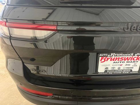 Certified 2023 Jeep Grand Cherokee Altitude image 17