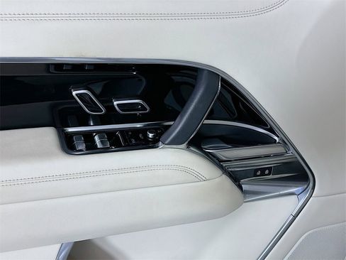 Used 2023 Land Rover Range Rover SE image 18