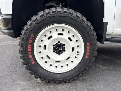 Used 2021 Chevrolet Silverado 1500 LT Trail Boss w/ Convenience Package II AWD/4WD image 13