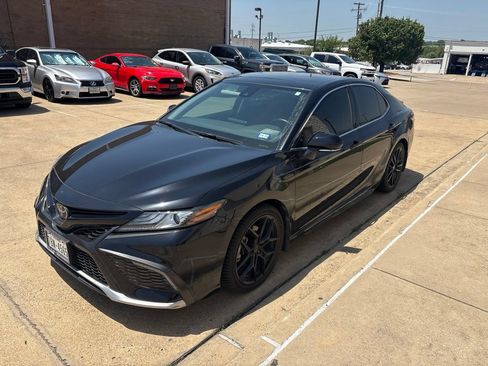 Used 2023 Toyota Camry XSE FWD image 9