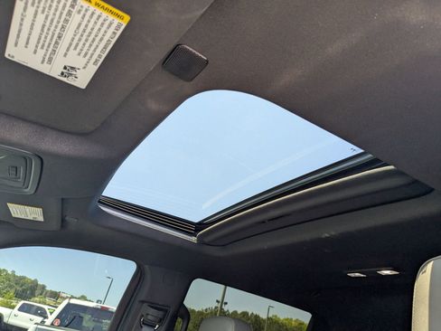 Used 2022 Chevrolet Silverado 1500 ZR2 w/ Technology Package image 25