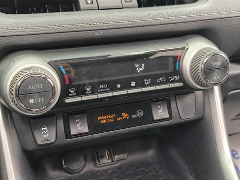 Used 2019 Toyota RAV4 XLE Premium image 26