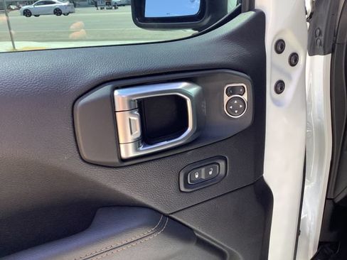 Used 2023 Jeep Wrangler Unlimited Sahara AWD/4WD image 10