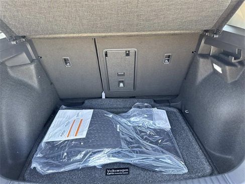 New 2025 Volkswagen Taos SE image 6