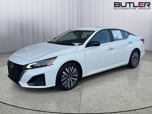 Used 2025 Nissan Altima 2.5 SV image 2