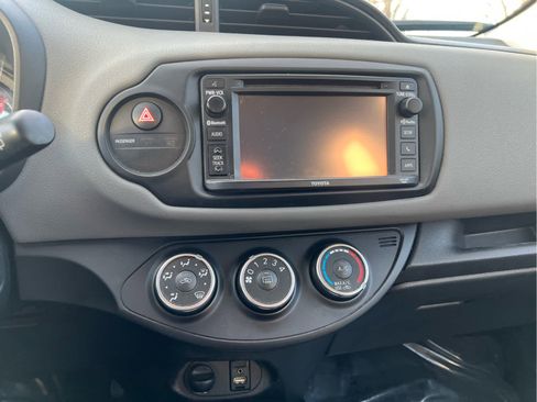 Used 2016 Toyota Yaris L image 7