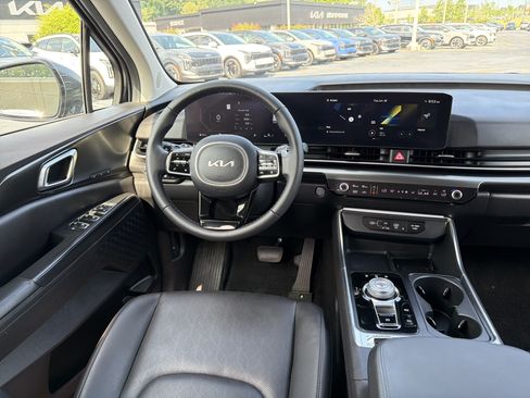 Used 2025 Kia Carnival SX w/ SX Dark Edition Package FWD image 21