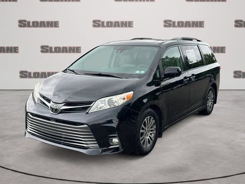 Used 2020 Toyota Sienna XLE FWD image 1