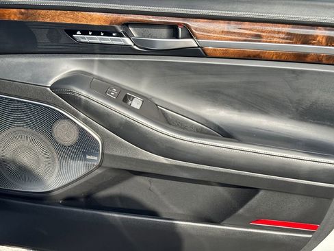 Used 2019 Genesis G90 3.3T Premium RWD image 14
