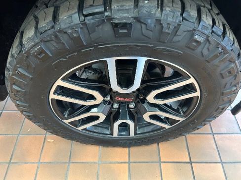 Used 2014 GMC Sierra 1500 SLE w/ SLE Value Package image 20