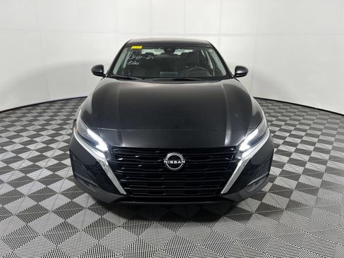 Used 2024 Nissan Altima 2.5 SV FWD image 2