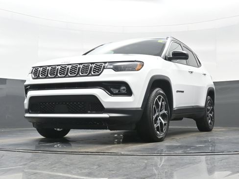 Used 2025 Jeep Compass Limited image 26