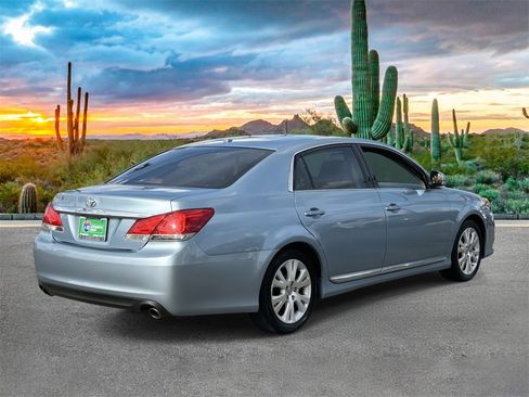 Used 2012 Toyota Avalon Sedan image 3