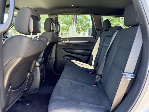 Used 2016 Jeep Grand Cherokee Laredo w/ Quick Order Package 23E AWD/4WD image 16