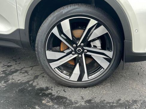 Used 2025 Volvo XC40 B5 Ultra AWD/4WD image 8