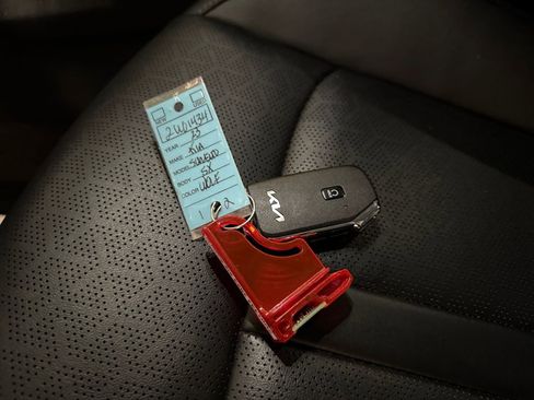 Certified 2023 Kia Sorento SX AWD/4WD image 32