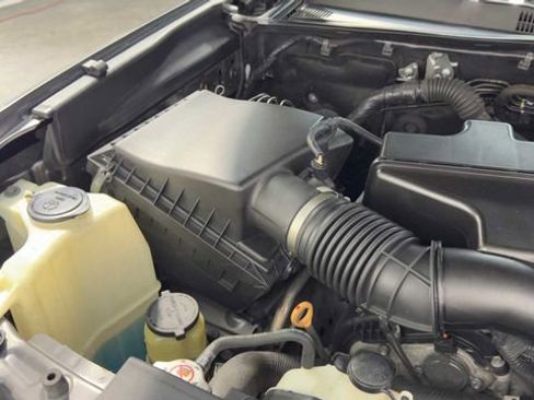 Used 2018 Toyota Tacoma SR5 RWD image 32