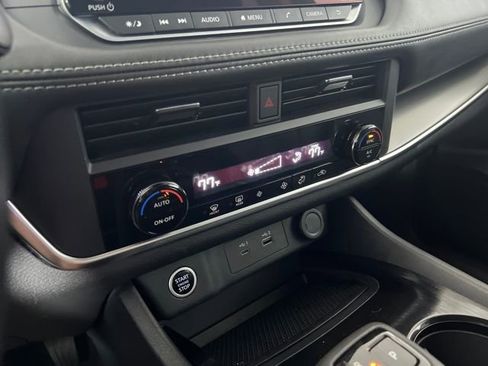 Used 2023 Nissan Rogue SV image 19