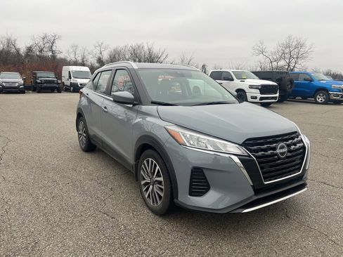 Used 2024 Nissan Kicks SV image 1