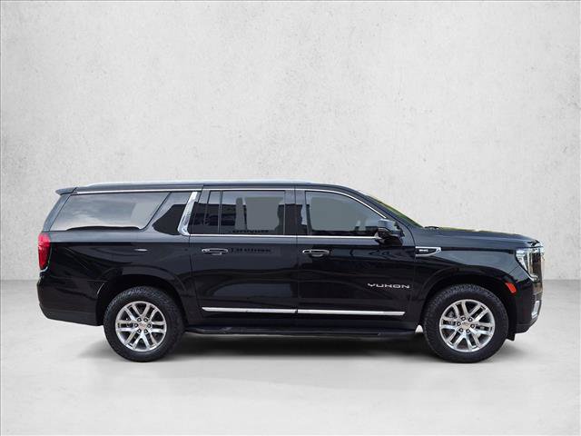 Used 2022 GMC Yukon XL SLT w/ SLT Premium Package AWD/4WD image 4