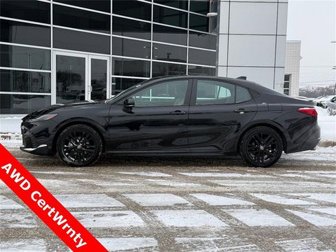 Used 2025 Toyota Camry SE image 6