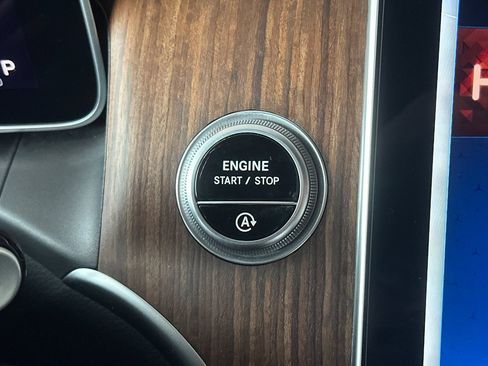 Certified 2025 Mercedes-Benz GLC 300 4MATIC image 23