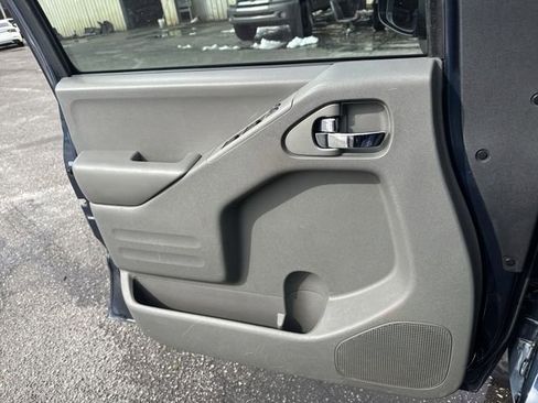 Used 2020 Nissan Frontier SV image 25