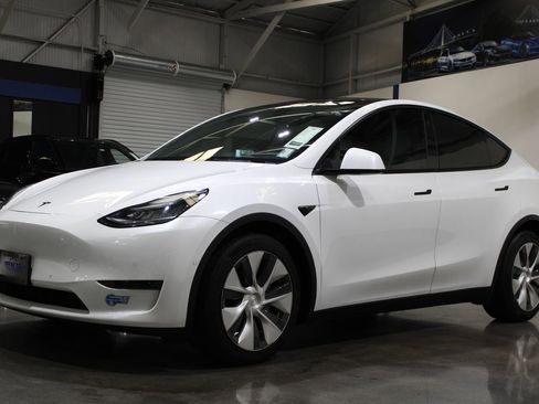 Used 2021 Tesla Model Y Long Range image 6