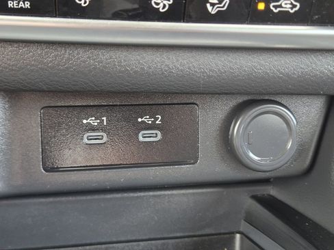 Used 2025 Nissan Rogue SV image 27