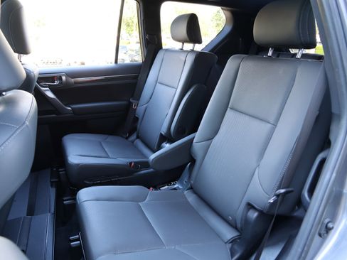 Used 2023 Lexus GX 460 Premium w/ Accessory Package AWD/4WD image 36