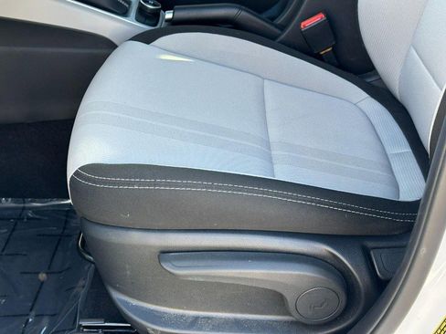 Used 2024 Hyundai Venue SEL image 17