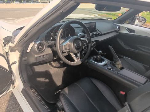 Used 2021 MAZDA MX-5 Miata RF Grand Touring image 14