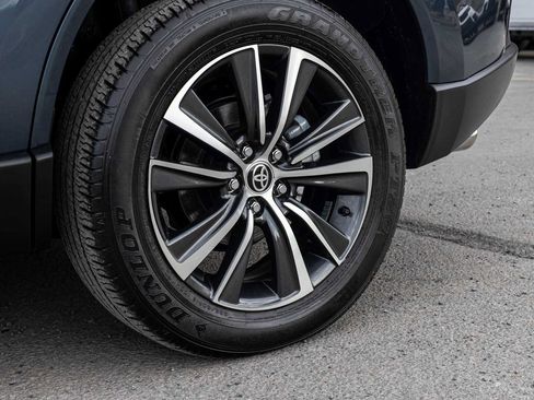 Used 2024 Toyota Venza LE image 8