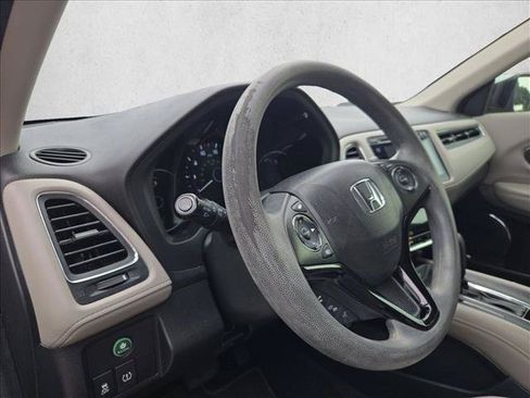 Used 2017 Honda HR-V EX image 9
