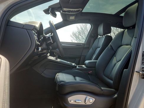 New 2026 Porsche Macan image 5