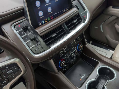 Used 2021 Chevrolet Suburban LT RWD image 37