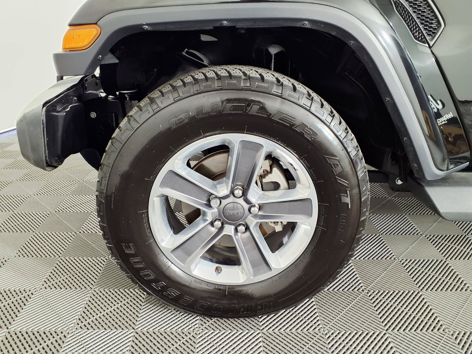 Used 2021 Jeep Wrangler Unlimited Sahara AWD/4WD image 7