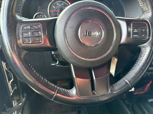 Used 2017 Jeep Wrangler Unlimited Rubicon image 3